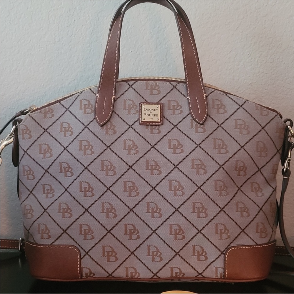 Dooney and Bourke Maxi Quilt Large
Gabriella EUC - Picture 2 of 16